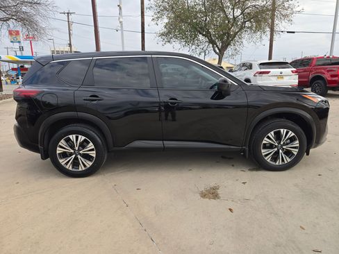 Used 2023 Nissan Rogue SV image 8