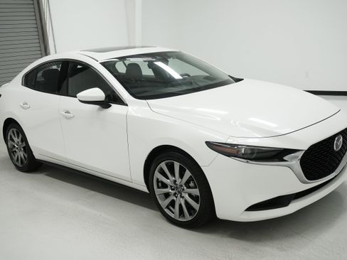 Used 2021 MAZDA MAZDA3 s FWD image 3