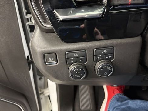 Used 2024 Chevrolet Silverado 1500 LT image 28