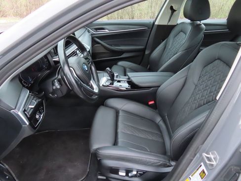 Used 2022 BMW 530e xDrive w/ Premium Package AWD/4WD image 24