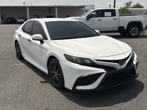Used 2021 Toyota Camry SE FWD image 2