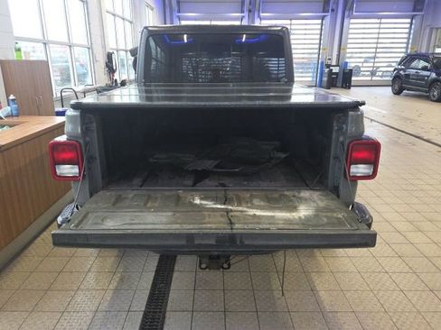 Used 2021 Jeep Gladiator Willys image 11