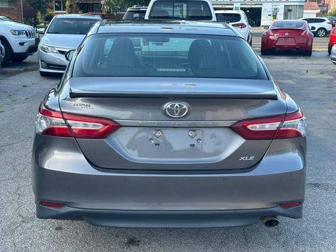 Used 2018 Toyota Camry XLE FWD image 8