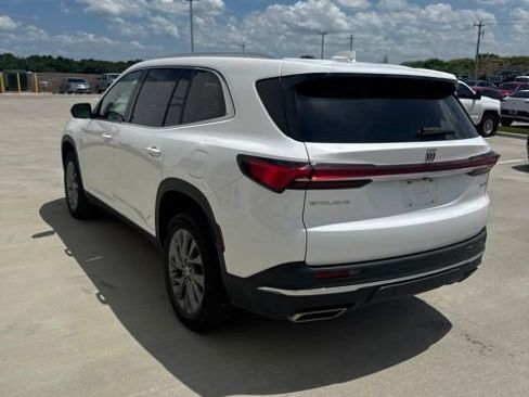 Used 2025 Buick Enclave Preferred FWD image 5