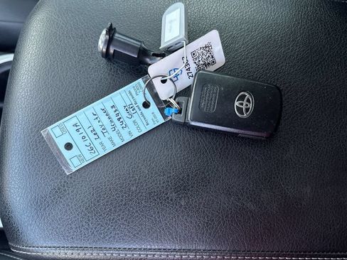 Used 2021 Toyota 4Runner SR5 Premium w/ Moonroof Package RWD image 23
