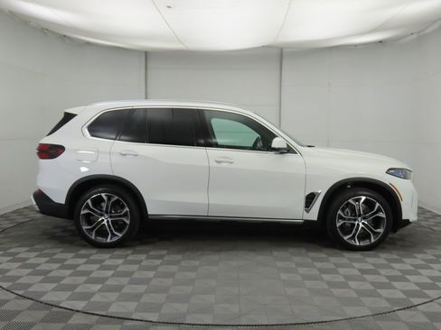 New 2026 BMW X5 sDrive40i w/ Premium Package image 4
