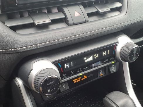 Used 2021 Toyota RAV4 XLE image 20