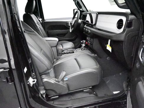 Used 2024 Jeep Gladiator Sport image 17