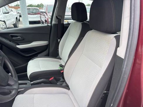 Used 2017 Chevrolet Trax LS FWD image 12