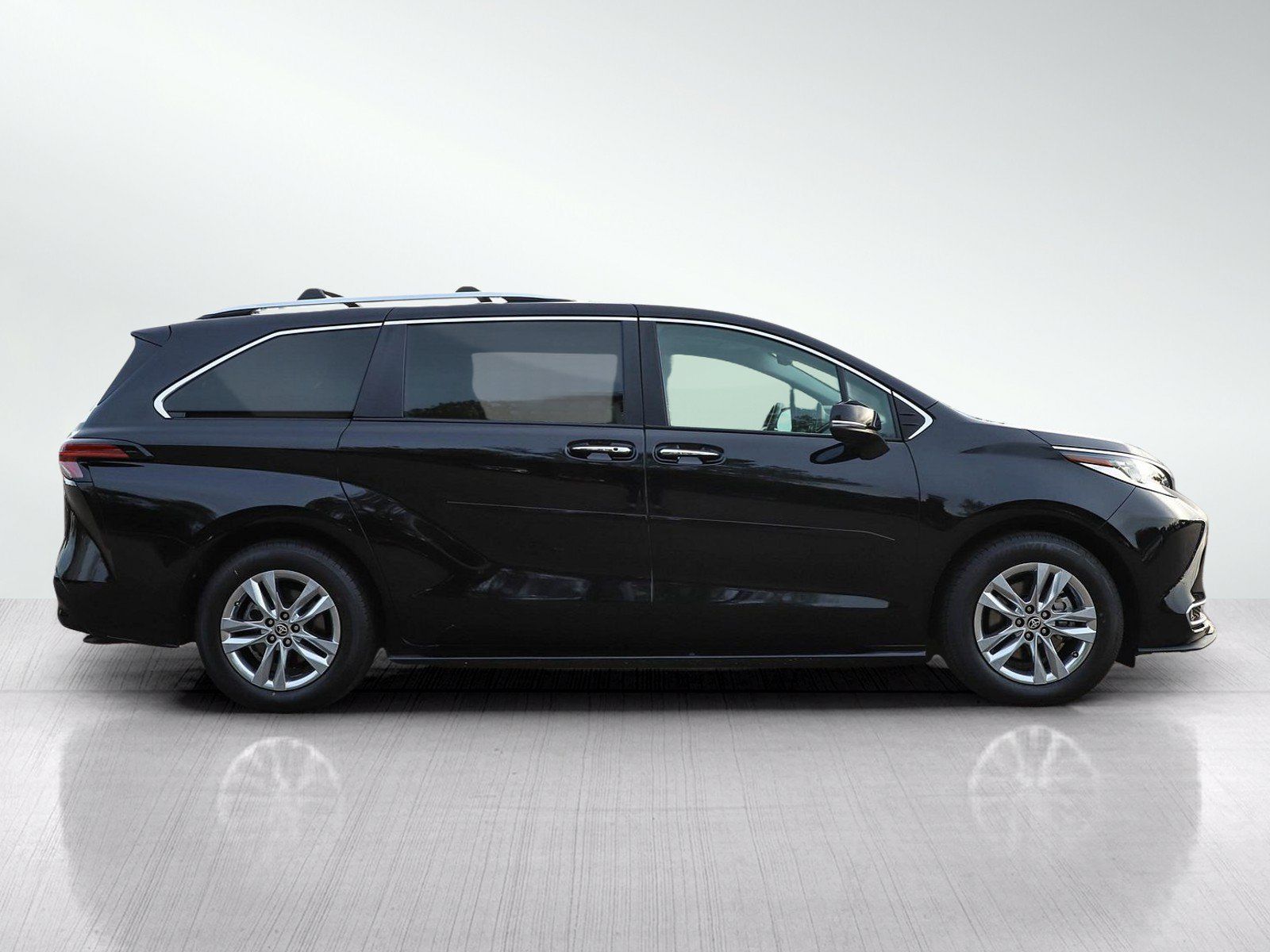 Used 2024 Toyota Sienna Limited AWD/4WD image 6