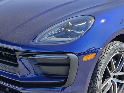 Certified 2025 Porsche Macan image 12