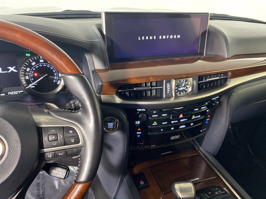 Used 2021 Lexus LX 570 4WD w/ Luxury Package image 17