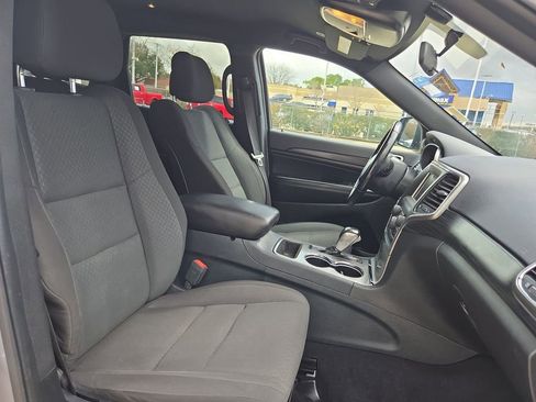 Used 2020 Jeep Grand Cherokee Laredo RWD image 30
