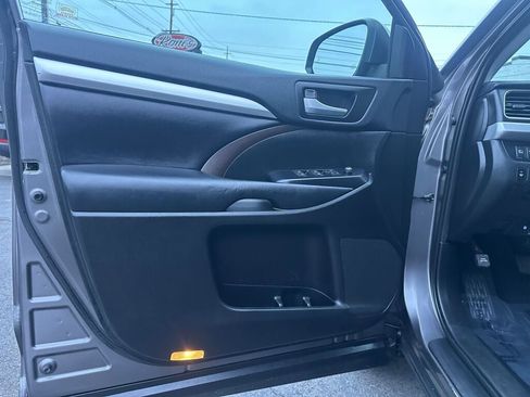 Used 2019 Toyota Highlander XLE image 9