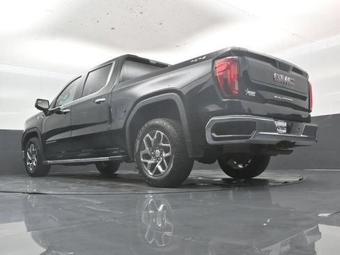 Used 2022 GMC Sierra 1500 SLT w/ SLT Convenience Package AWD/4WD image 46