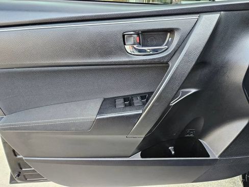Used 2019 Toyota Corolla LE FWD image 18