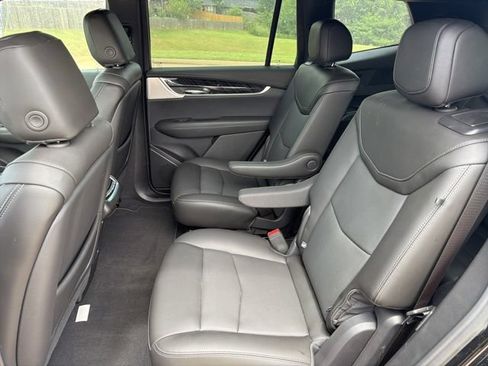 Used 2024 Cadillac XT6 Premium Luxury w/ Technology Package FWD image 11