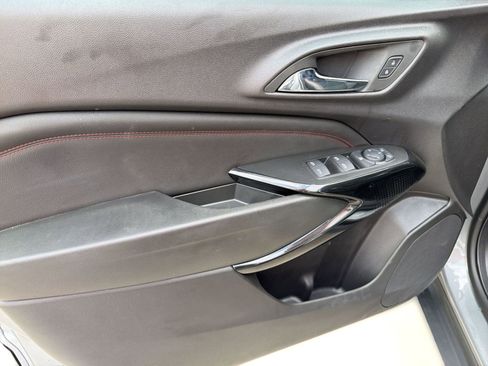 Certified 2025 Chevrolet Trax RS w/ Sunroof Package FWD image 13