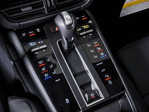 New 2026 Porsche Macan image 24