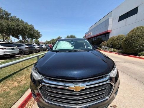Used 2020 Chevrolet Traverse LT FWD image 3
