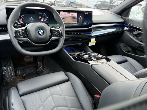 Used 2025 BMW 530i image 29