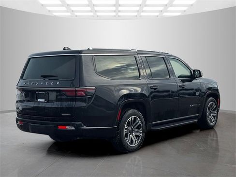 Used 2024 Jeep Wagoneer L Series II w/ Flexible Seating Group image 7