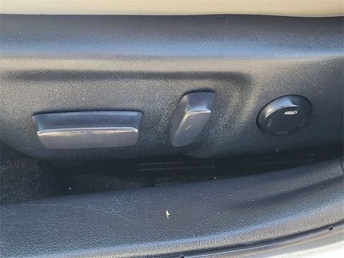 Used 2016 Toyota Avalon XLE image 22