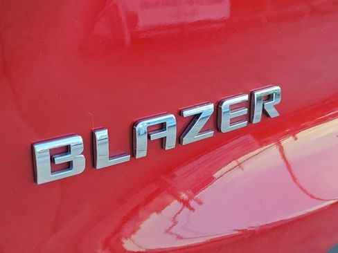 Used 2021 Chevrolet Blazer LT w/ Sound & Technology Package FWD image 11