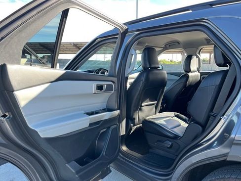 Used 2022 Ford Explorer XLT w/ Equipment Group 202A image 13