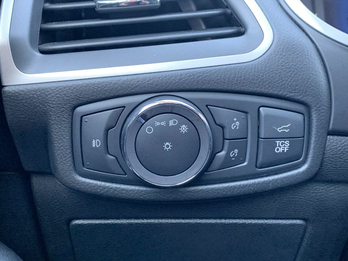 Used 2019 Ford Edge SEL AWD/4WD image 19