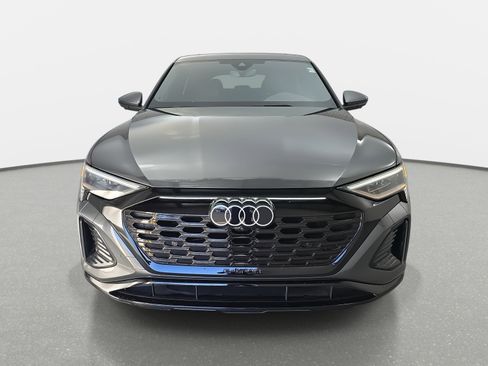 Used 2024 Audi Q8 e-tron Prestige image 2