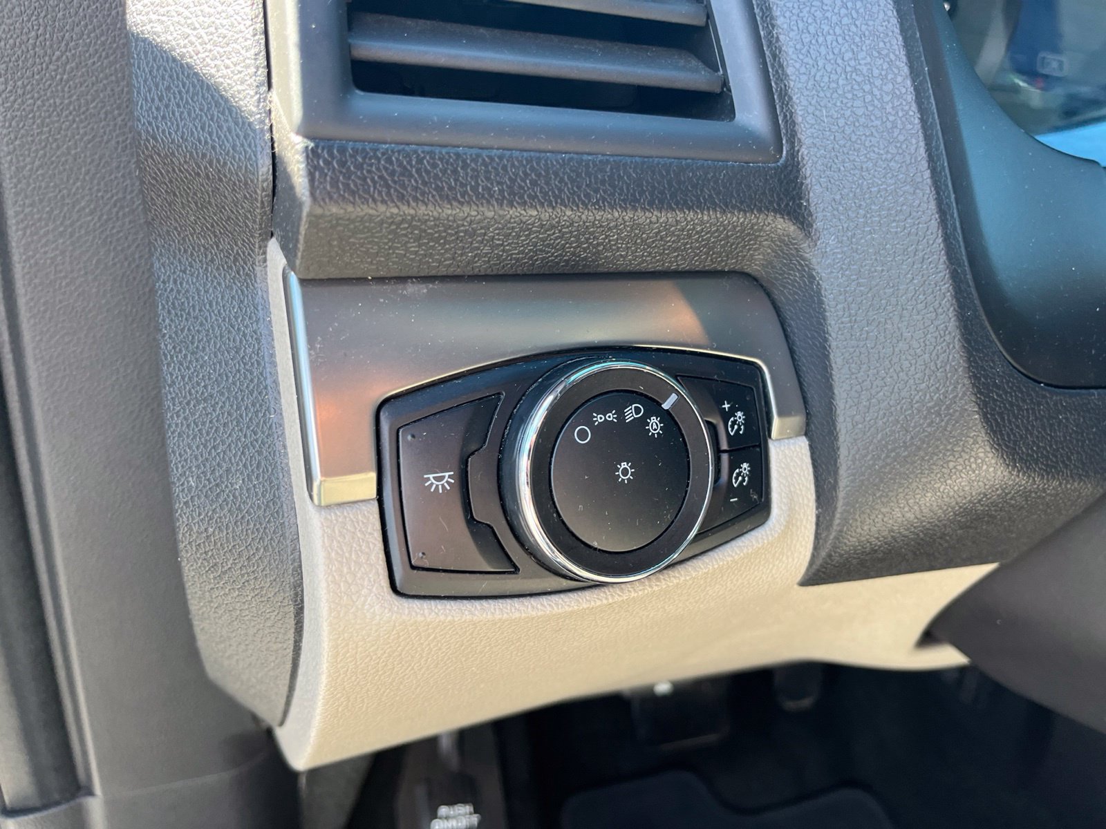 Used 2014 Ford Explorer FWD image 12