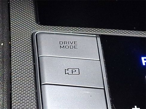 Used 2025 Hyundai Elantra SE image 23