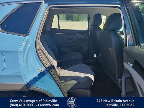 New 2025 Volkswagen Tiguan SE image 9