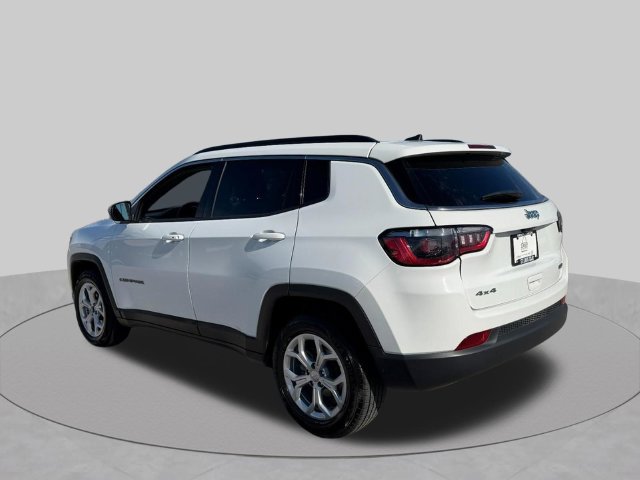 Used 2024 Jeep Compass Latitude AWD/4WD image 7