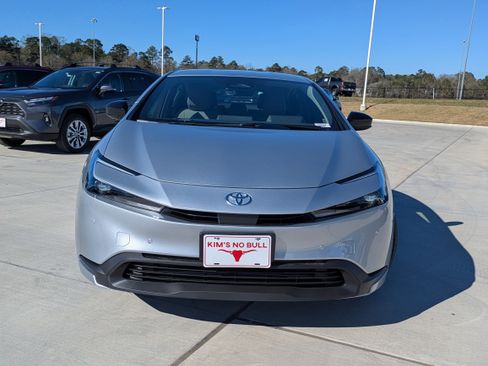 New 2026 Toyota Prius LE image 2