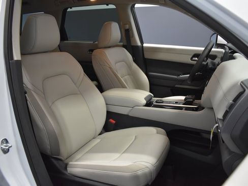 New 2025 Nissan Pathfinder SL image 14
