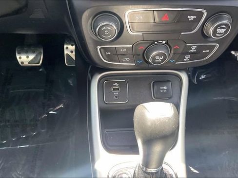 Used 2018 Jeep Compass Latitude w/ Popular Equipment Group FWD image 30