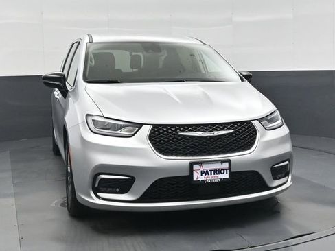 Used 2024 Chrysler Pacifica Limited FWD image 12