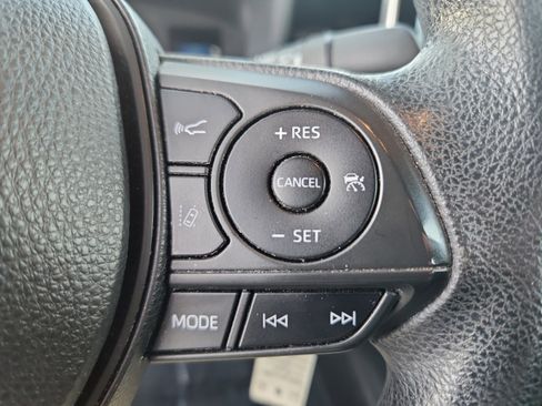 Used 2021 Toyota Corolla LE image 30