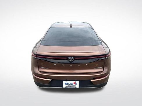 Used 2025 Toyota Crown AWD/4WD image 9