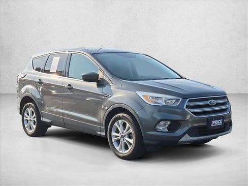 Used 2017 Ford Escape SE FWD image 3