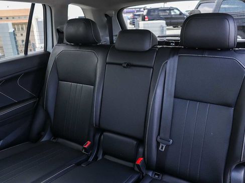 Certified 2022 Volkswagen Tiguan SE FWD image 18