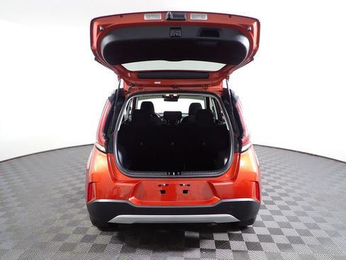 Used 2025 Kia Soul LX FWD image 13