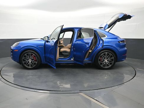 Certified 2025 Porsche Cayenne S AWD/4WD image 30