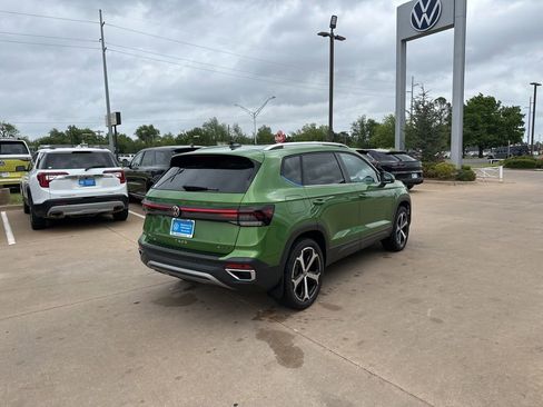 Used 2025 Volkswagen Taos SEL AWD/4WD image 5