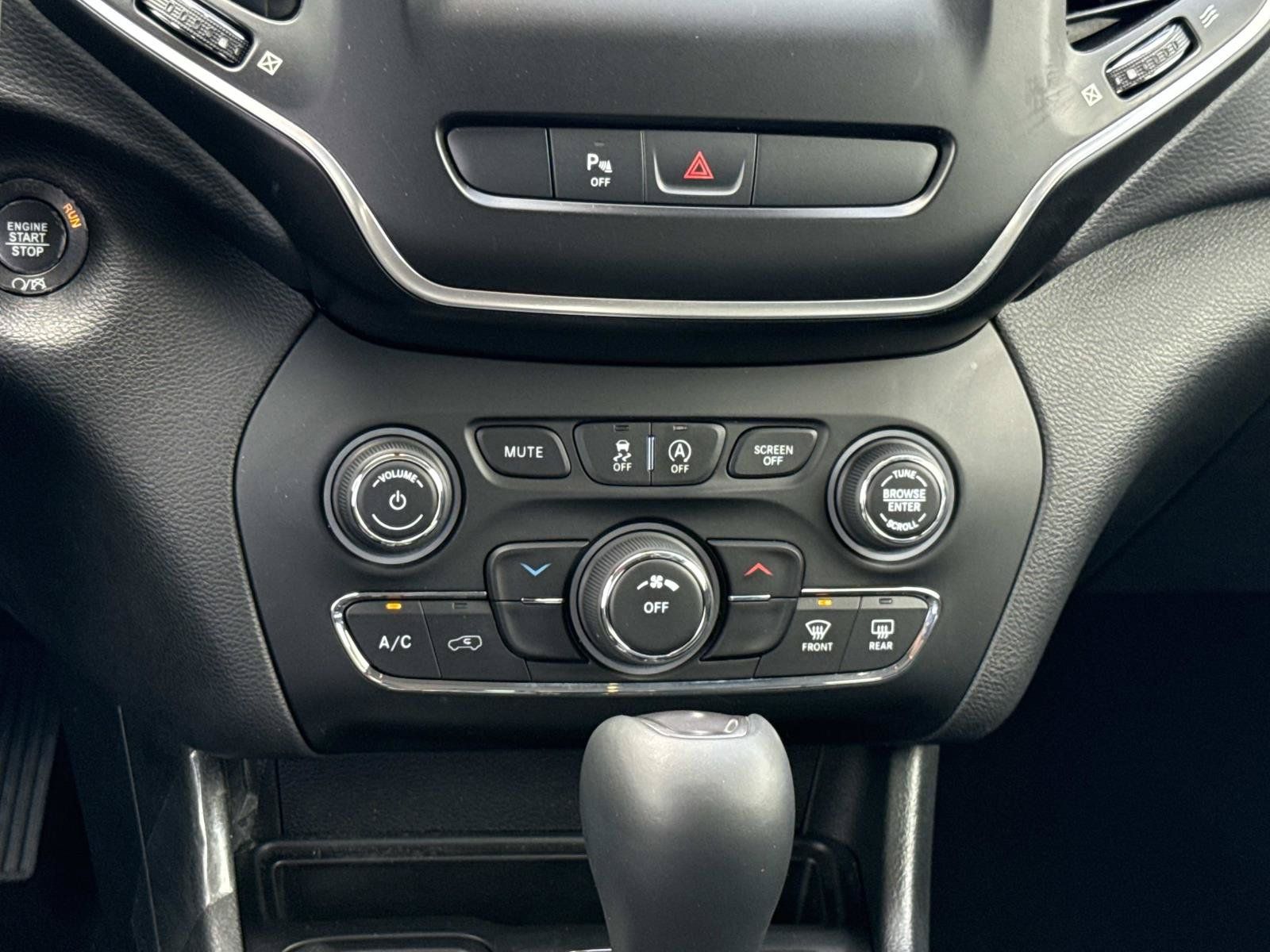 Used 2019 Jeep Cherokee Latitude Plus FWD image 20
