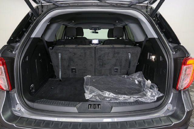 Used 2024 Ford Explorer XLT AWD/4WD image 11
