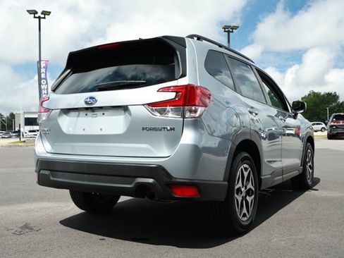 Used 2024 Subaru Forester Premium AWD/4WD image 6