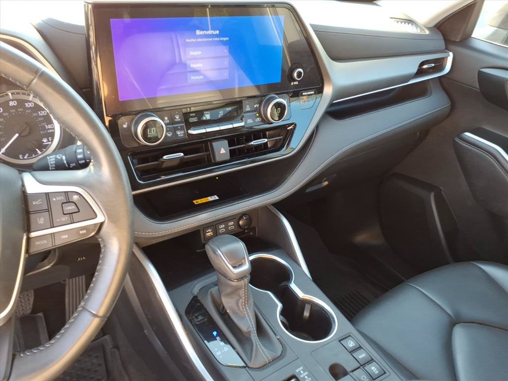 Used 2024 Toyota Highlander XLE AWD/4WD image 35